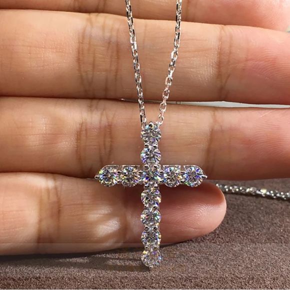 💋Gorgeous Brilliant Cut Zircon Cross Pendant on Silver Chain - Picture 7 of 17